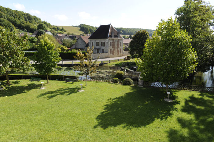 Foyer Rural ETROUVY  (13) - Copie.JPG Domaine Saint Georges