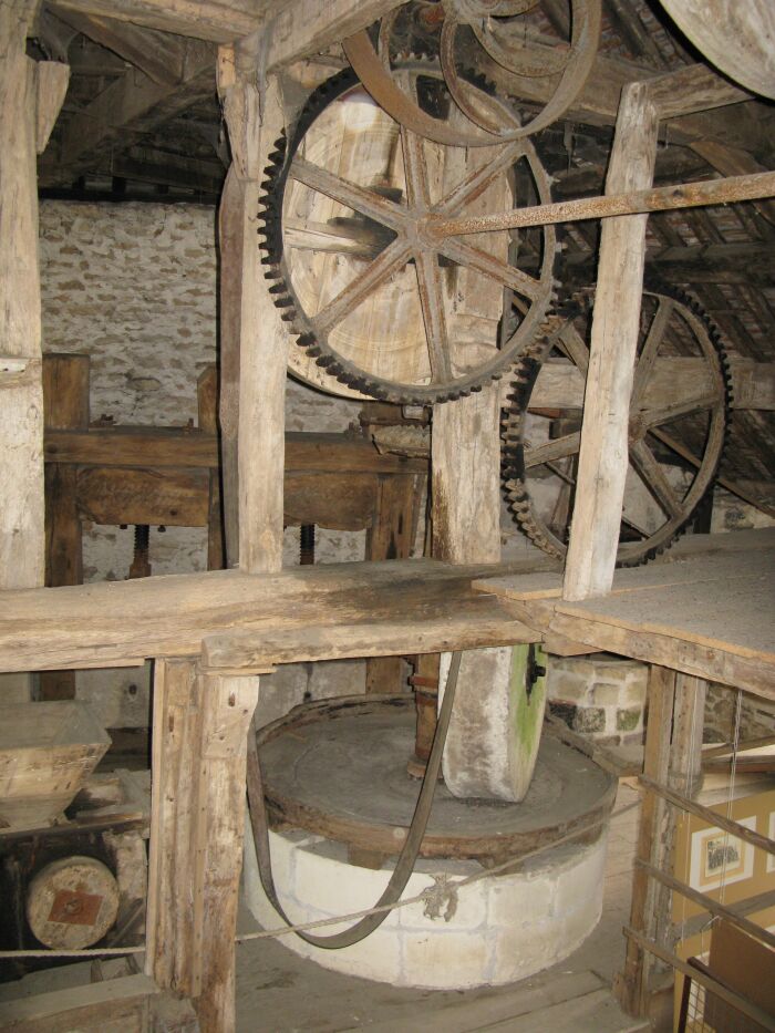 IMG_3622.JPG moulin a huile et à farine
