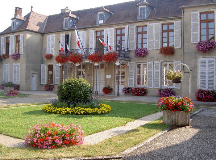 Mairie de Chaource.JPG Lucile Dapremont