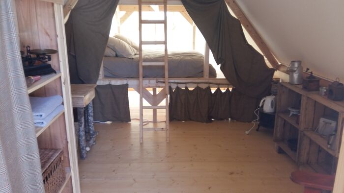 CABANE CHECHEUR OR2.jpg La Chouette étoilée