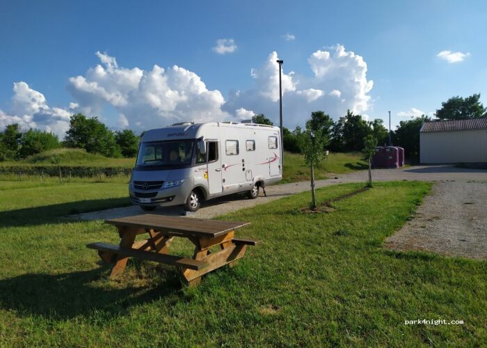 aire de camping-car Champignol-lez-Mondeville.jpg Park4night
