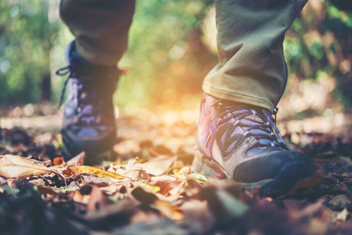 close-up-adventure-woman-feet-walk-mountain-path.jpg © jcomp - Freepik