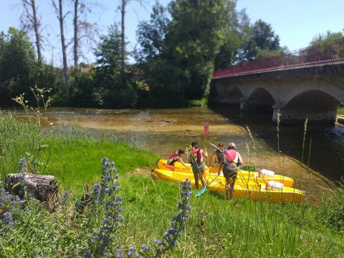 Canoë à Bar-sur-Aube.jpg Canoë à Bar-sur-Aube
