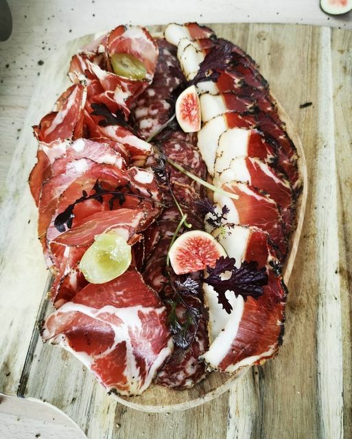planche charcuteries et fromages.jpg © Casa Corsa