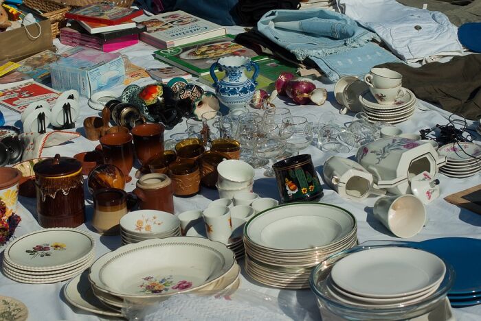 Vide grenier 2. CP VIVIANE6276.jpg Vide grenier 2. CP VIVIANE6276.jpg