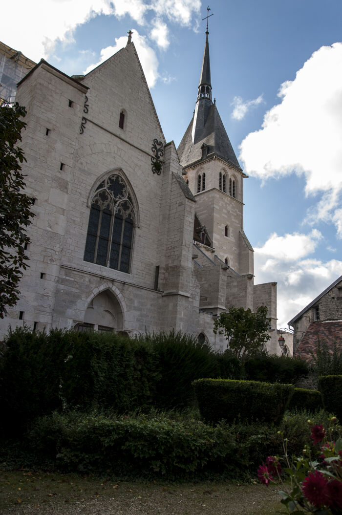 Collégiale Saint-Pierre-es-Liens.jpg Collégiale Saint-Pierre-es-Liens - Mussy-sur-Seine