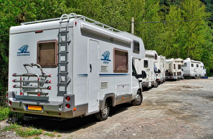 motorhomes-1206520_1920.jpg