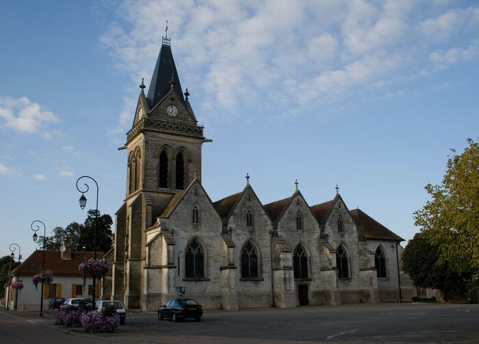 1024px-Lusigny-sur-Barse_église © Mairie de Lusigny sur Barse.jpg