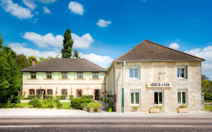 nouv façade.JPG ©aubergedelaplaine