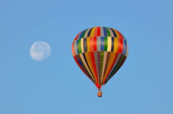 lune et montgolfière.jpg