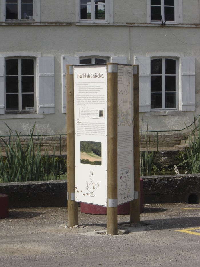 DSC07317.jpg Foyer rural Etourvy