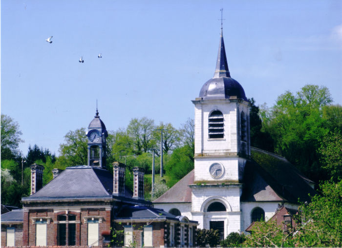 vue de l'église et mairie.jpg