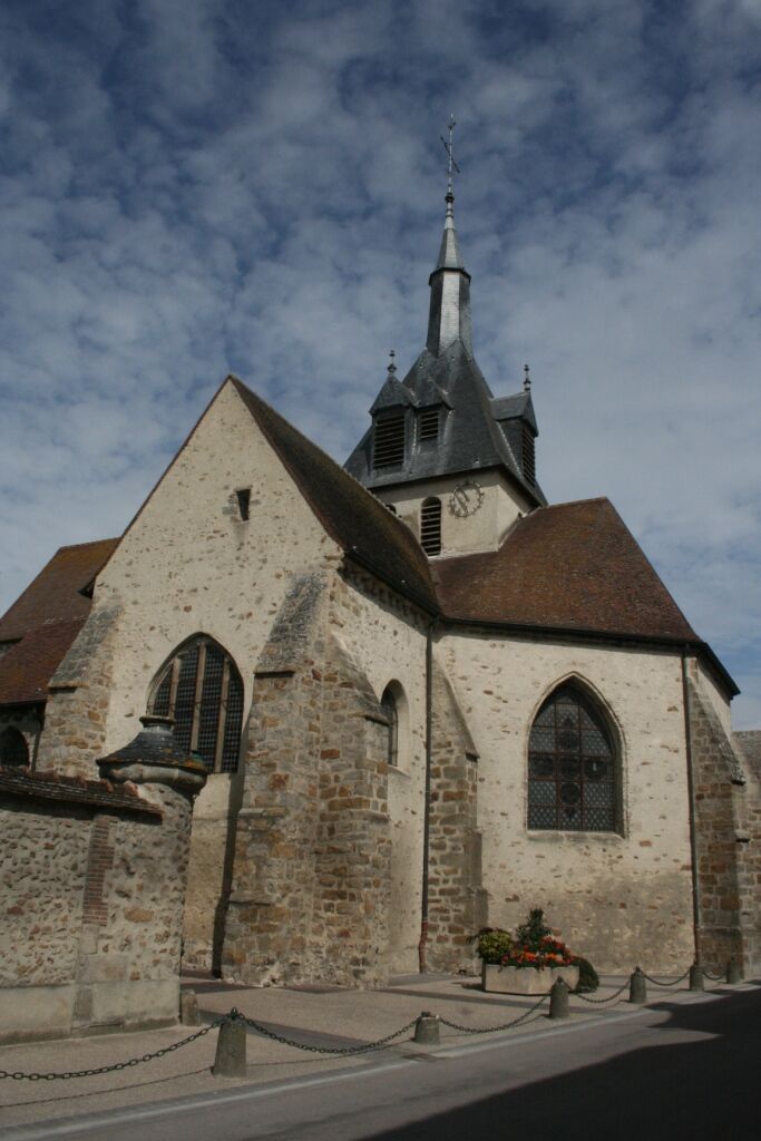 Eglise de Pont-sur-Seine extérieur.JPG Pierre SIMOUTRE