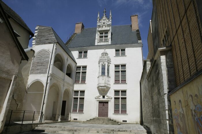 Hôtel Juvénal des Ursins.jpg Copyright Carole Bell