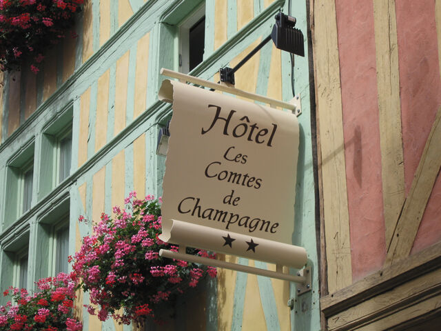 Comtes de Champagne - Façade new.jpg