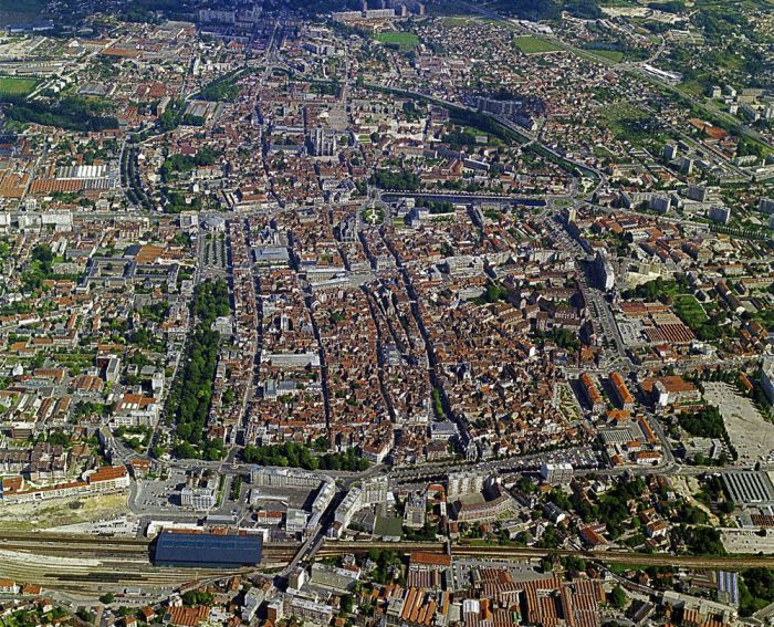 Bouchon de champagne vue aérienne.jpg ©D le Nevé