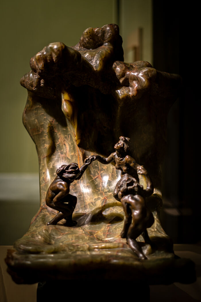 Camille Claudel (1864-1943), La Vague, 1897 (modèle), onyx  et bronze sur socle en marbre, Paris, musée Rodin, inv. S.06659 © Navire Argo, Niols Nicolet.jpg Navire Argo, Nils Nicolet