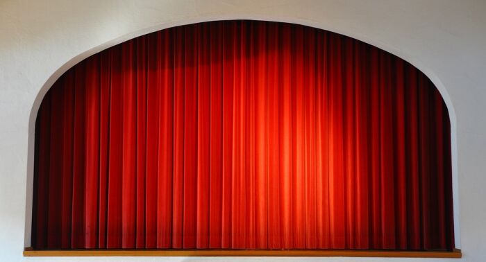 stage-406306_960_720.jpg pixabay