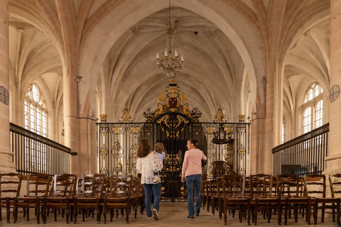 Intérieur de l'église de Dienville.jpg Studio OG