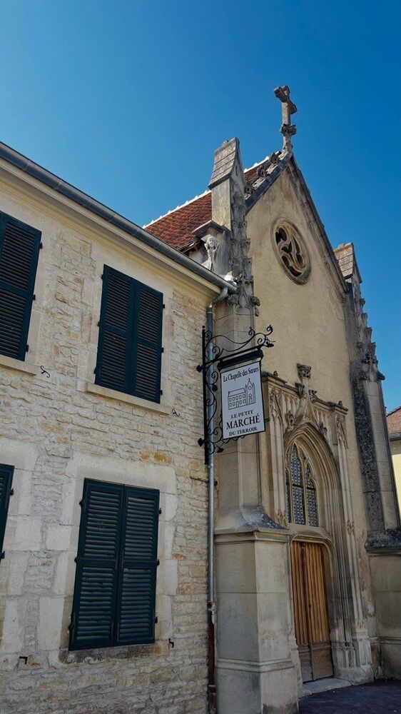 La chapelle des soeurs le petit marché du terroir Dienville.jpg Désirée van der Velden