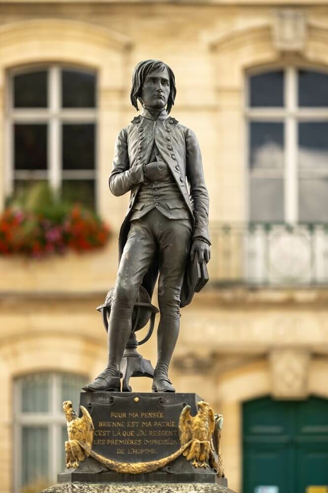 Statue Napoléon Brienne-le-Château 2 ©Studio OG.jpg Studio OG