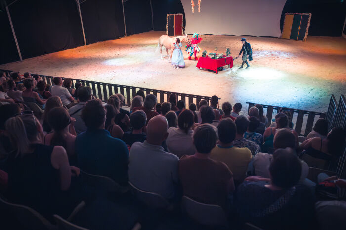 Théâtre équestre de Champagne 128 - © Le Bonheur des Gens.jpg Le Bonheur des Gens Théâtre équestre de Champagne 128 - © Le Bonheur des Gens.jpg Le Bonheur des Gens
