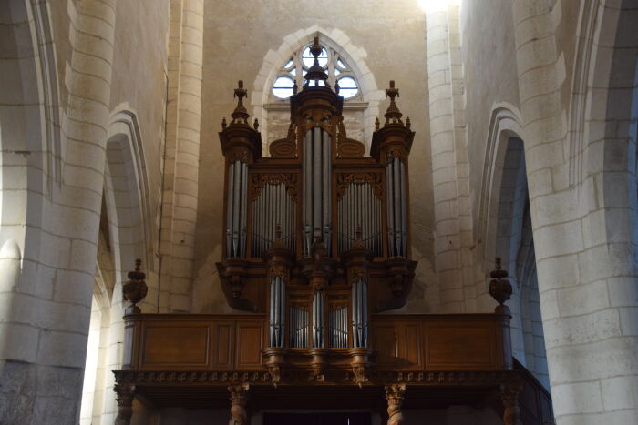 Orgue de l'église de Chaource.JPG CP Ambre Cnudde