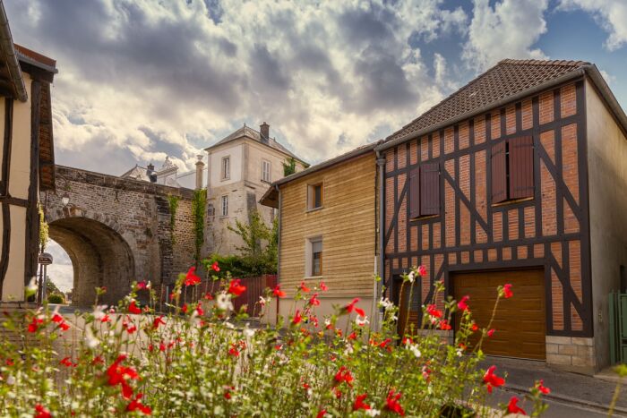Rue à pans de bois de Brienne-le-Château.jpg Studio OG Rue à pans de bois de Brienne-le-Château.jpg Studio OG