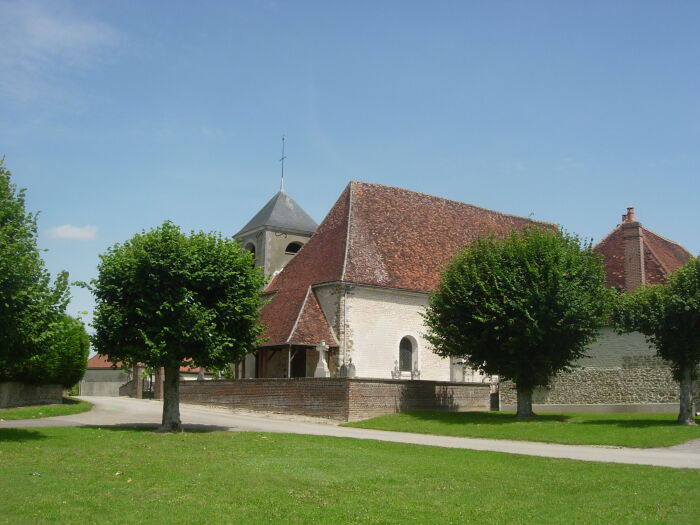 coursanEglise.JPG ot-office-du-tourisme-othe-armance