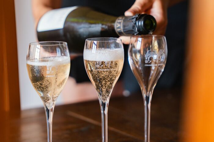 Champagne Monial 30 1  - ©Prisma Studio - Tom Berna.jpg Prisma Studio - Tom Berna