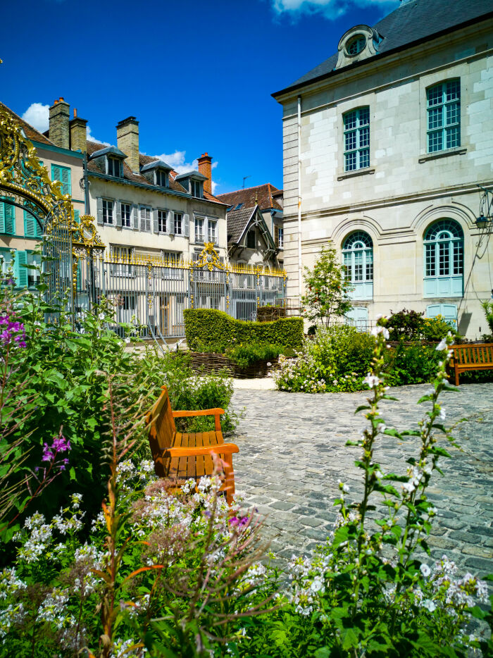 Jardin de la cour de l'Hôtel Dieu-Le-Comte © AL - Troyes La Champagne Tourisme