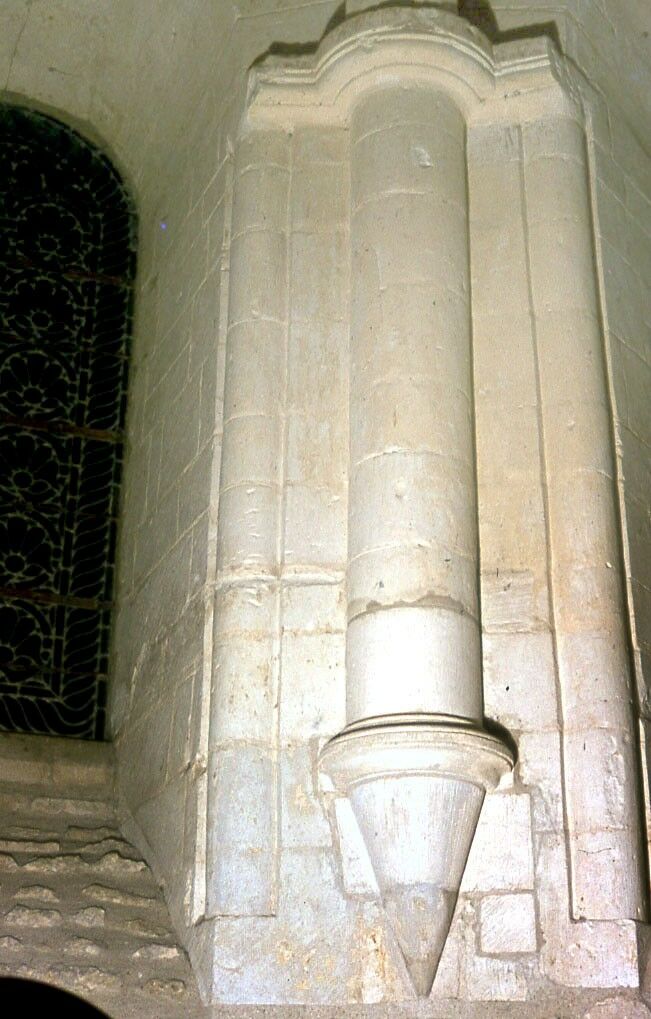 colonne sur culot.jpg © Alain Bedu