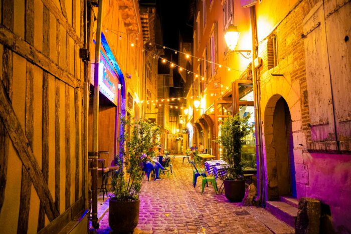 ruelle des chats - terrasse nuit © zacarfilms © zacarfilms