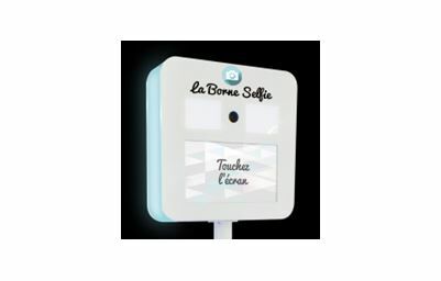LA BORNE SELFI TEMA - TLCT.JPG TLCT