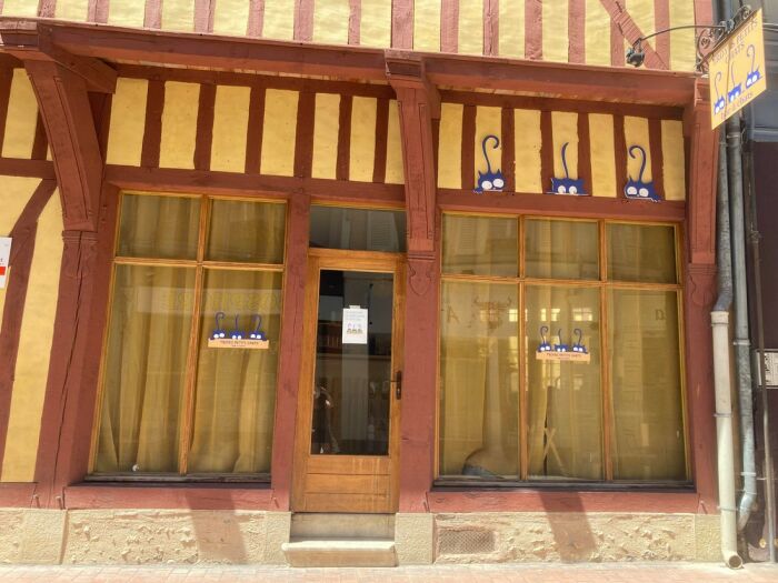 Troyes petits chats façade.jpg ©Troyes Petits Chats