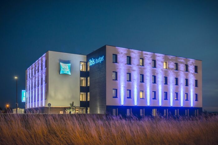 bâtiment nuit.jpg Ibis Budget Troyes Est