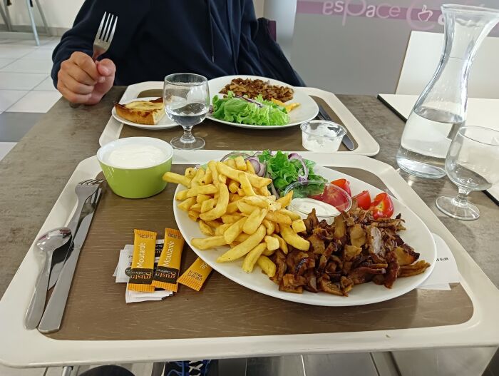 plateau repas Cafétéria la Fontaine - Apei Aube