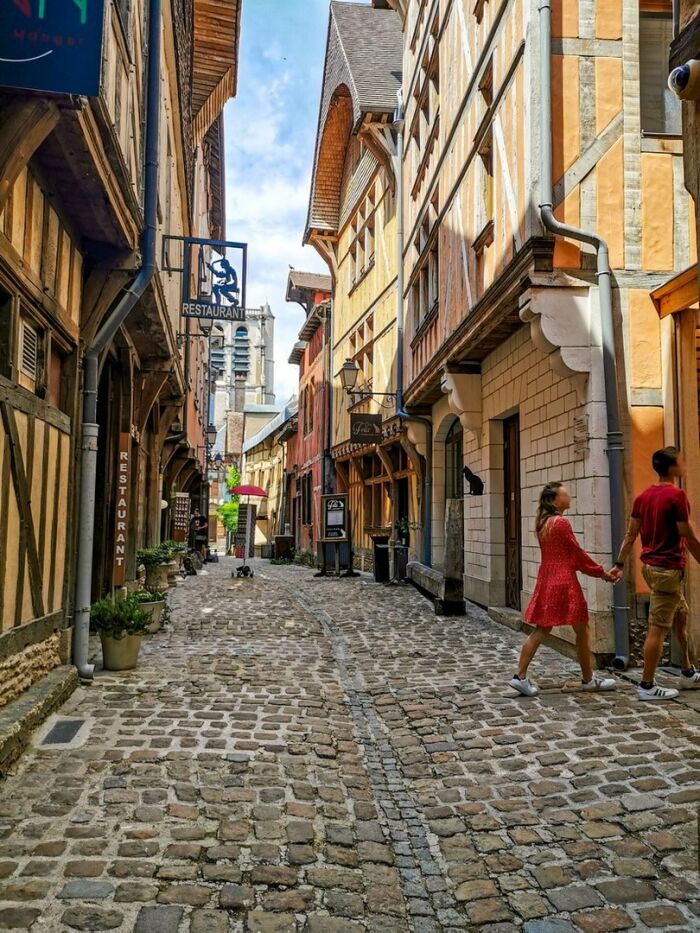 Ruelle des Chats © AL - Troyes La Champagne Tourisme (5floue) copie.jpg © AL - Troyes La Champagne Tourisme