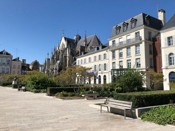 IMG_7156.jpg Le Charmant Zola
