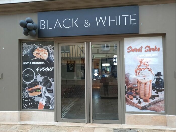 Black and White Burger - ©SM - Troyes La Champagne Tourisme.JPG ©SM - Troyes La Champagne Tourisme