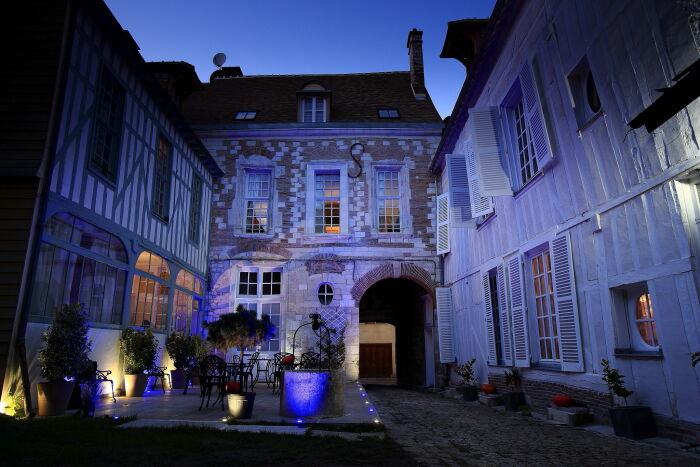 Hotel St Georges Troyes7.JPG Appartement-Hôtel St Georges