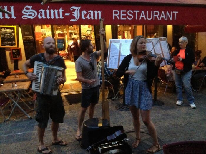 musique en terrasse.JPG Le Grill Saint Jean
