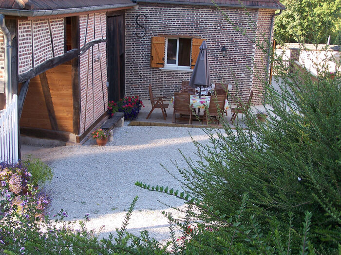 La cour du gite.jpg © la Colin'Othe