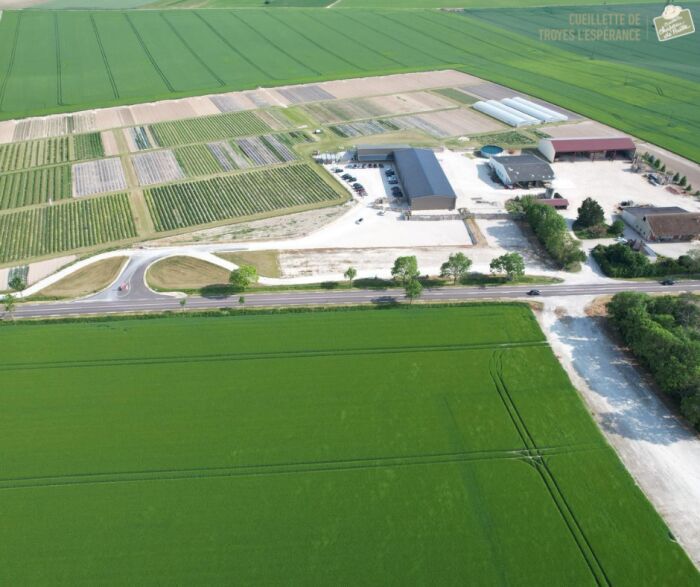 Ferme de l'Espérance vue du ciel Cueillette de Troyes l'Espérance