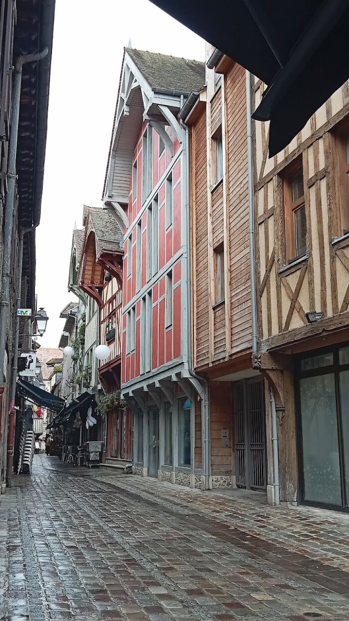 Le Paillot de Montabert Le Paillot de Montabert