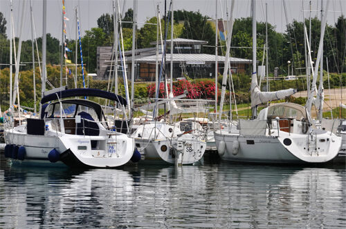 port_vue_sur_capitainerie.jpg capitainerie mesnil st père