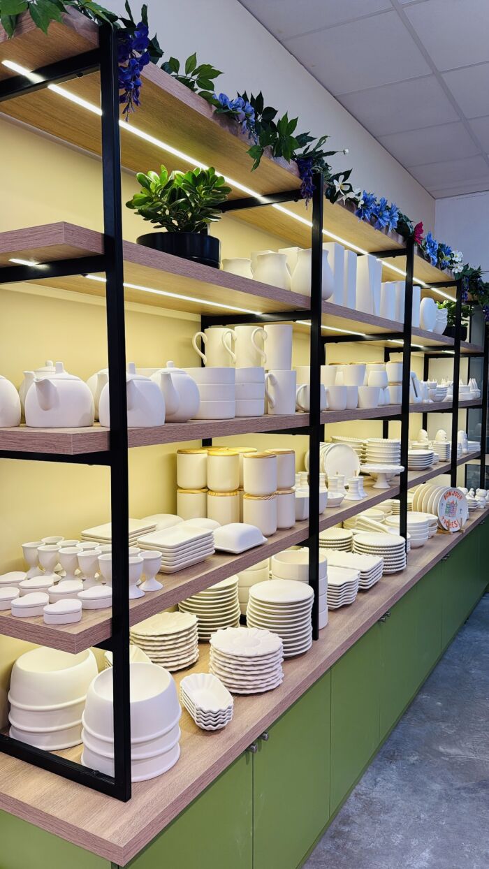 étagère céramiques vierges © A. Pegorier - Oh My Pots!