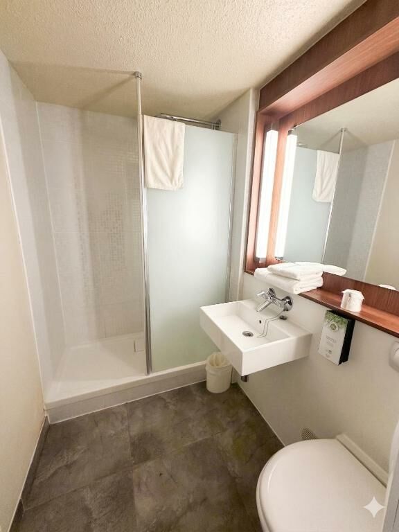 SALLE D'EAU CAMPANILE TROYES SUD BUCHERES