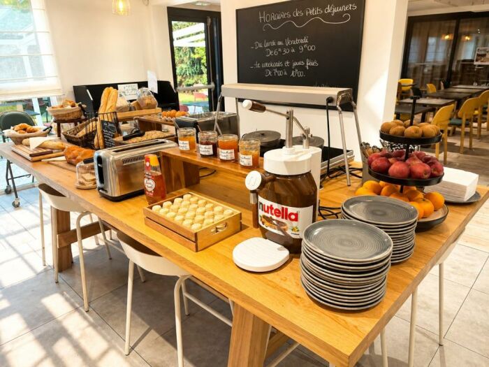 BUFFET PETIT DEJEUNER SUITE CAMPANILE TROYES SUD BUCHERES