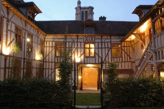 France. Troyes. Hôtel. LA MAISON DE RHODES 4.jpg Maison de Rhodes